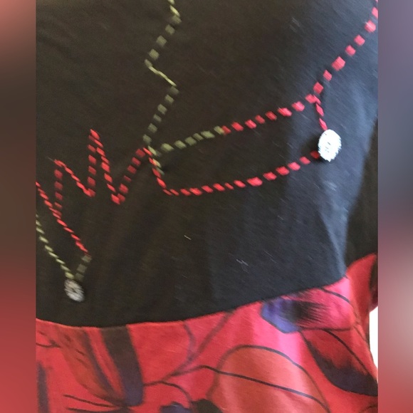 NWOT Tricotto Red Black Long Sleeve Design Top size Small - Picture 8 of 10